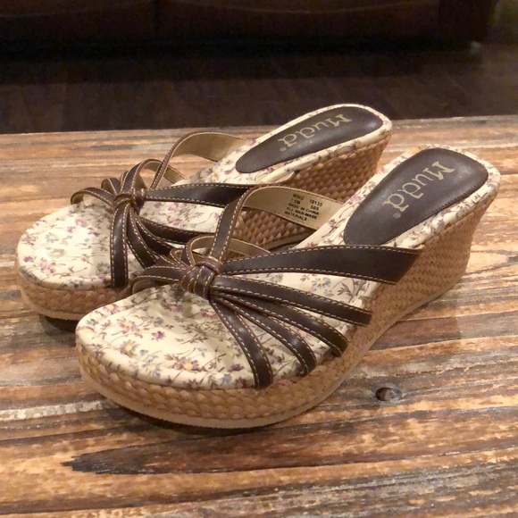 mudd wedge sandals